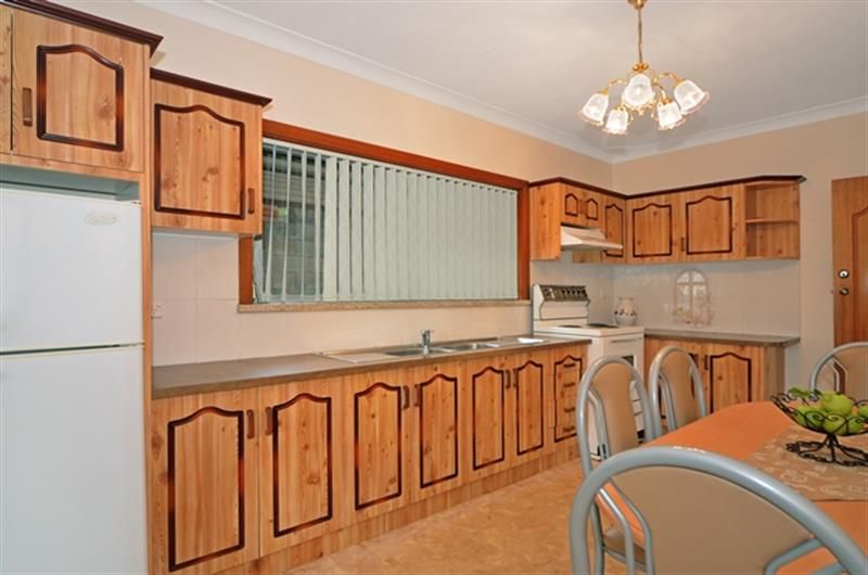 56  Mirrabooka Road, Lake Heights, NSW 2502
