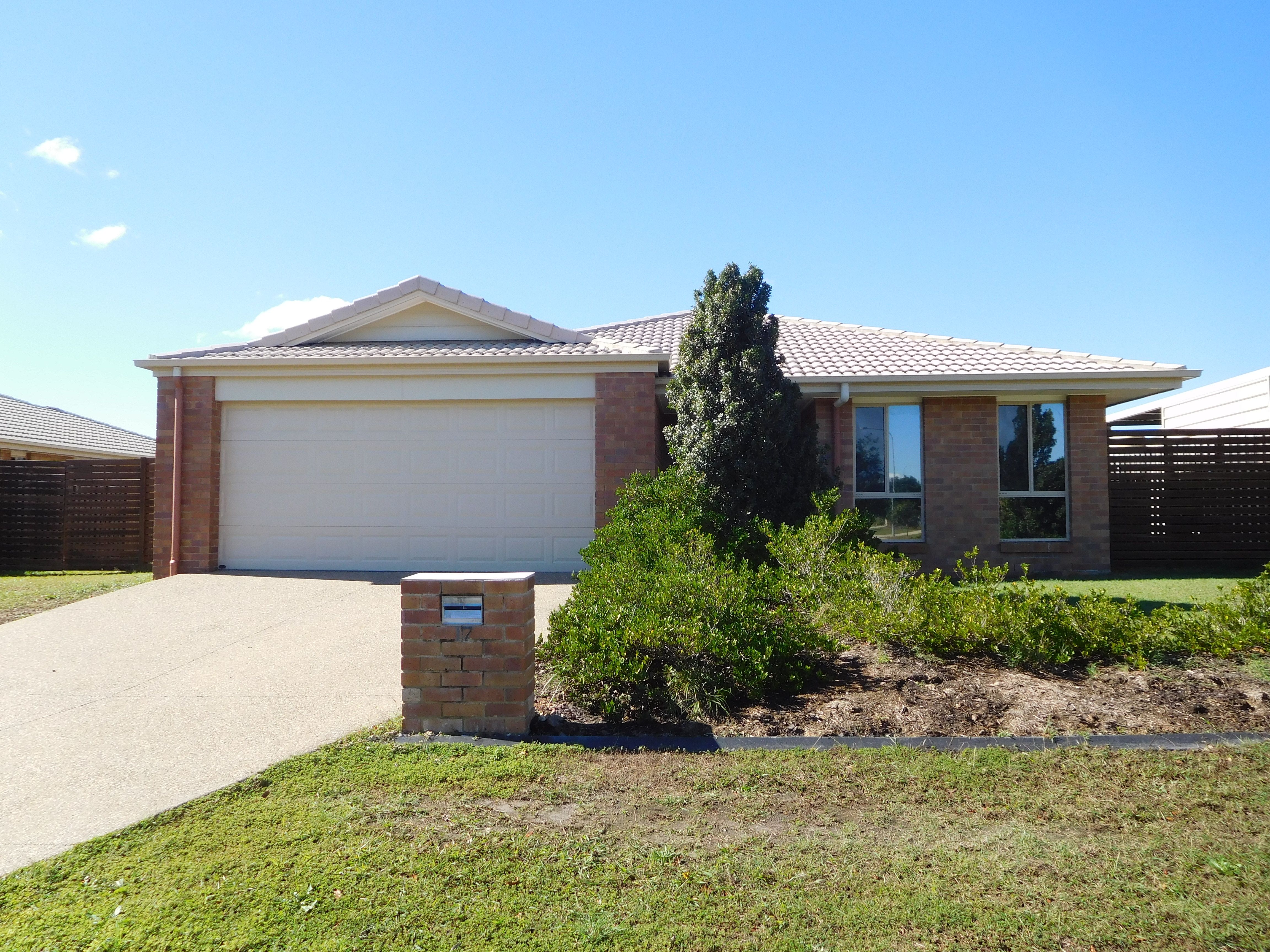 17 Santa Maria, Eli Waters, QLD 4655
