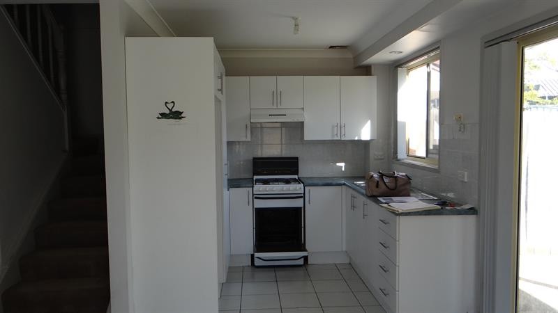 2/10 Semaphore Road, Berkeley, NSW 2506