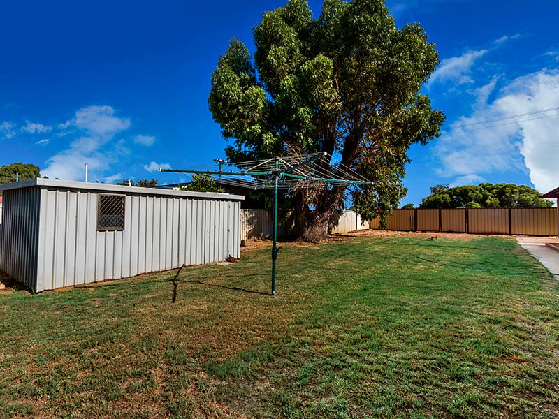 11 Melbourne Street, Waggrakine, WA 6530