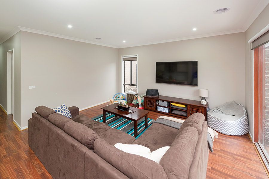 16 Falkland Road, Craigieburn, VIC 3064