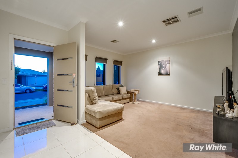 16 Clearwater Rise Parade, Truganina, VIC 3029