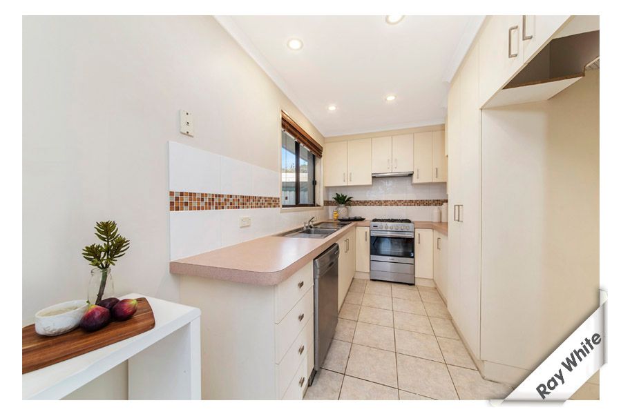 2/2 Edmunds Place, Spence, ACT 2615