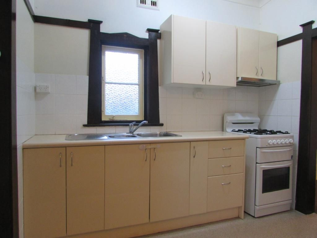 35 Hampton Court Road, Carlton, NSW 2218