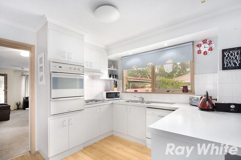 10 Gullquist Way, Pakenham, VIC 3810