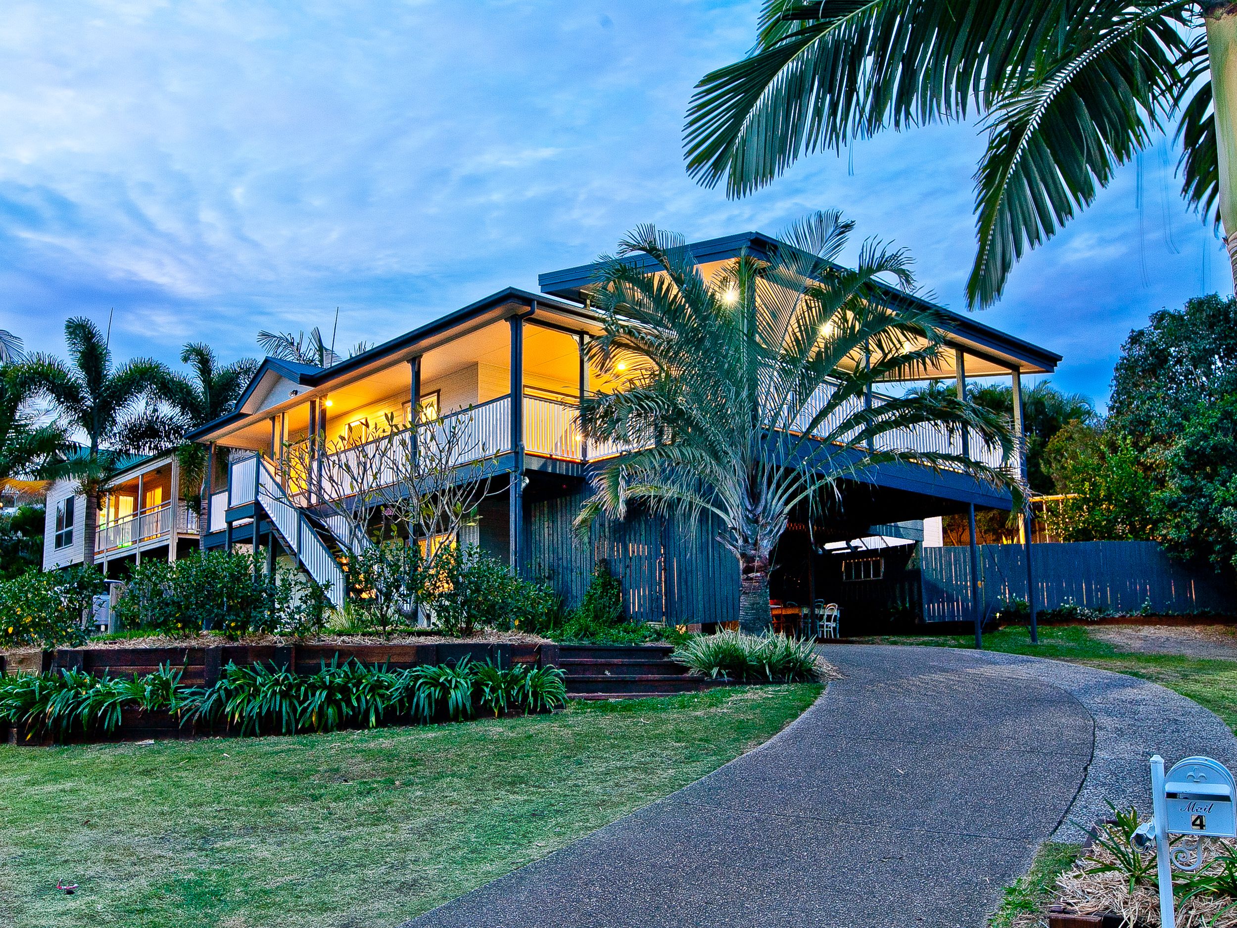 4 Glendore Court, Eatons Hill QLD 4037