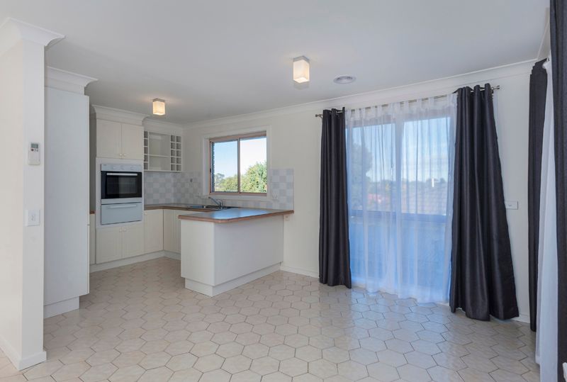 1/2 Romeo Court, Mill Park, VIC 3082