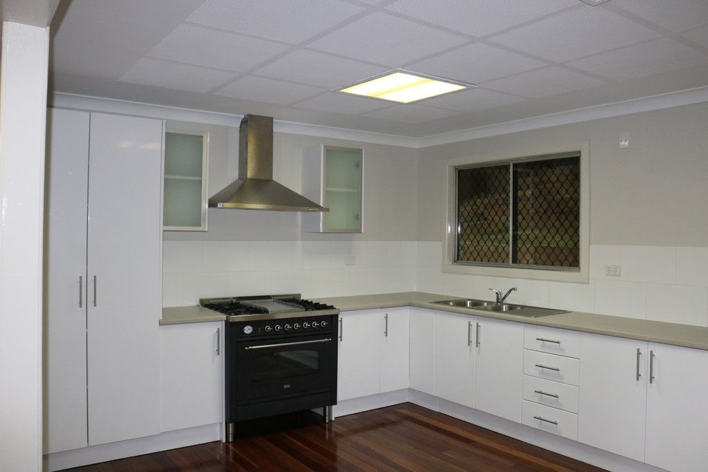 3 Whitehead Street, Eastern Heights, QLD 4305