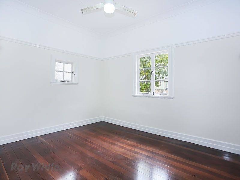 8 Bradley Avenue, Kedron, QLD 4031