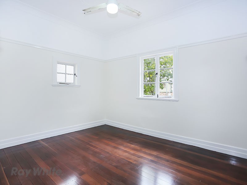 8 Bradley Avenue, Kedron, QLD 4031