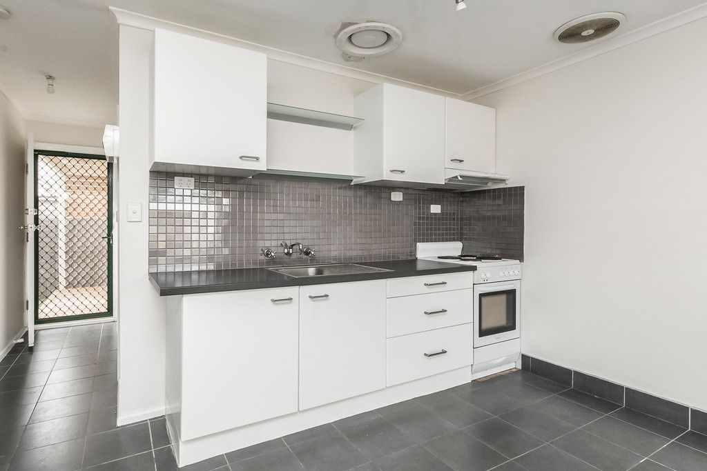 2/2 Fassifern Court, Hamlyn Heights, VIC 3215