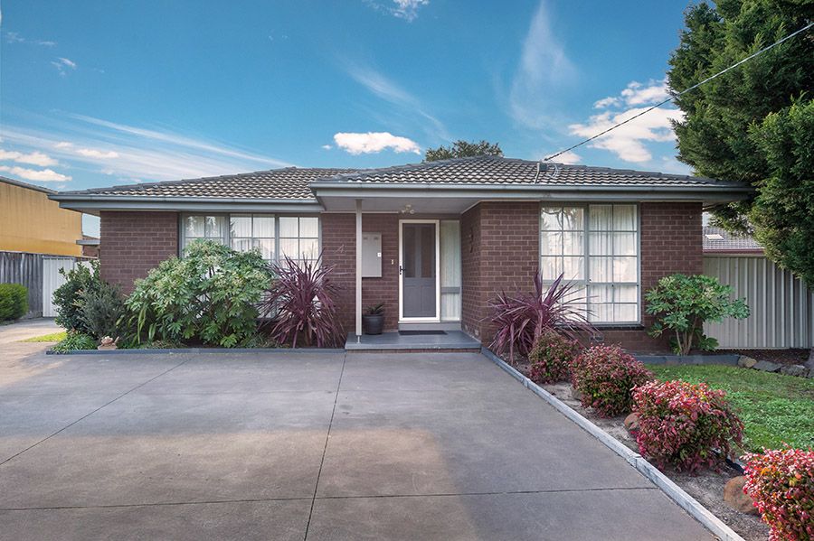 4 Milburn Place, Craigieburn, VIC 3064