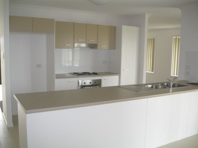 12 Rosella Gardens Drive, Meringandan West, QLD 4352