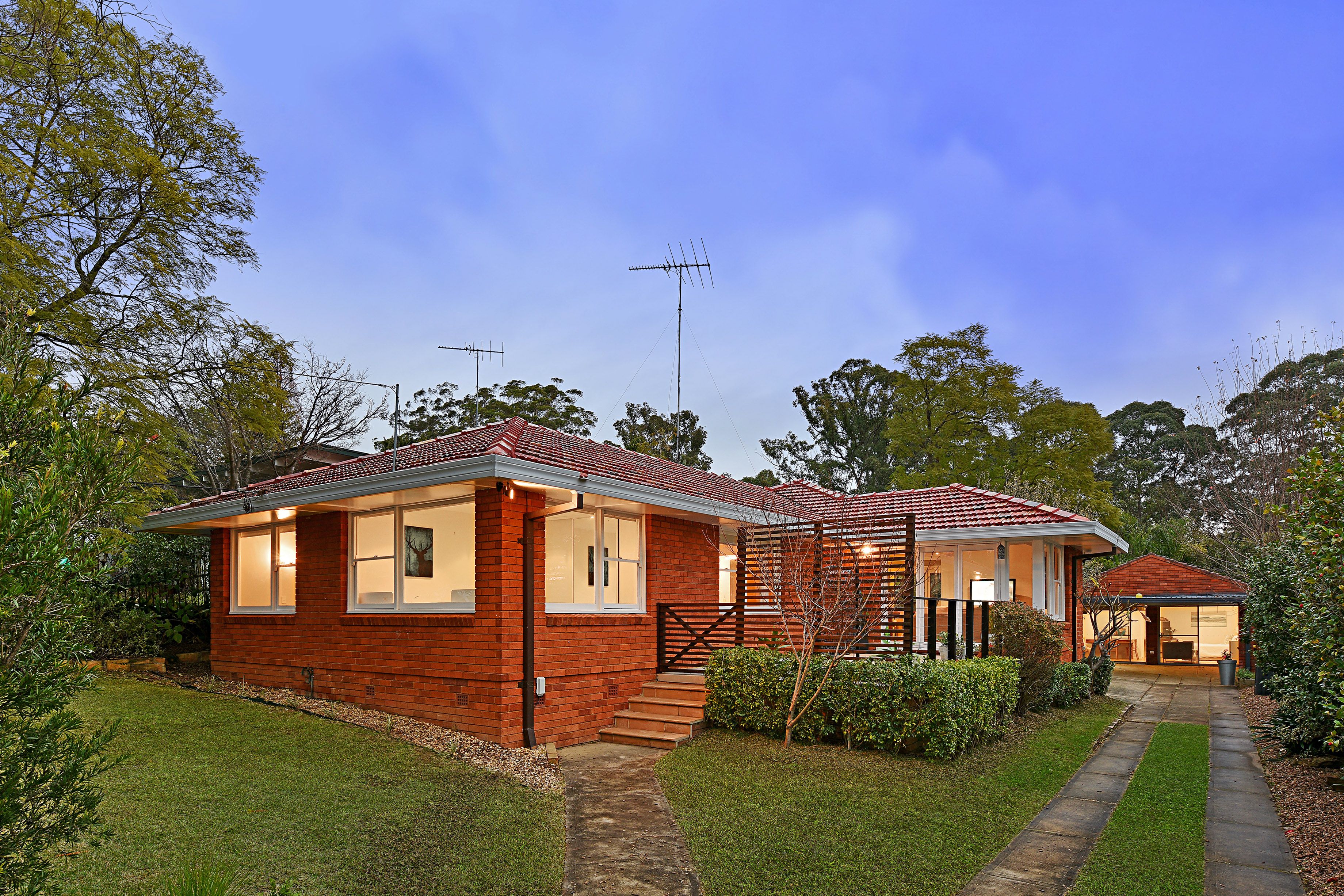 6 Leo Road