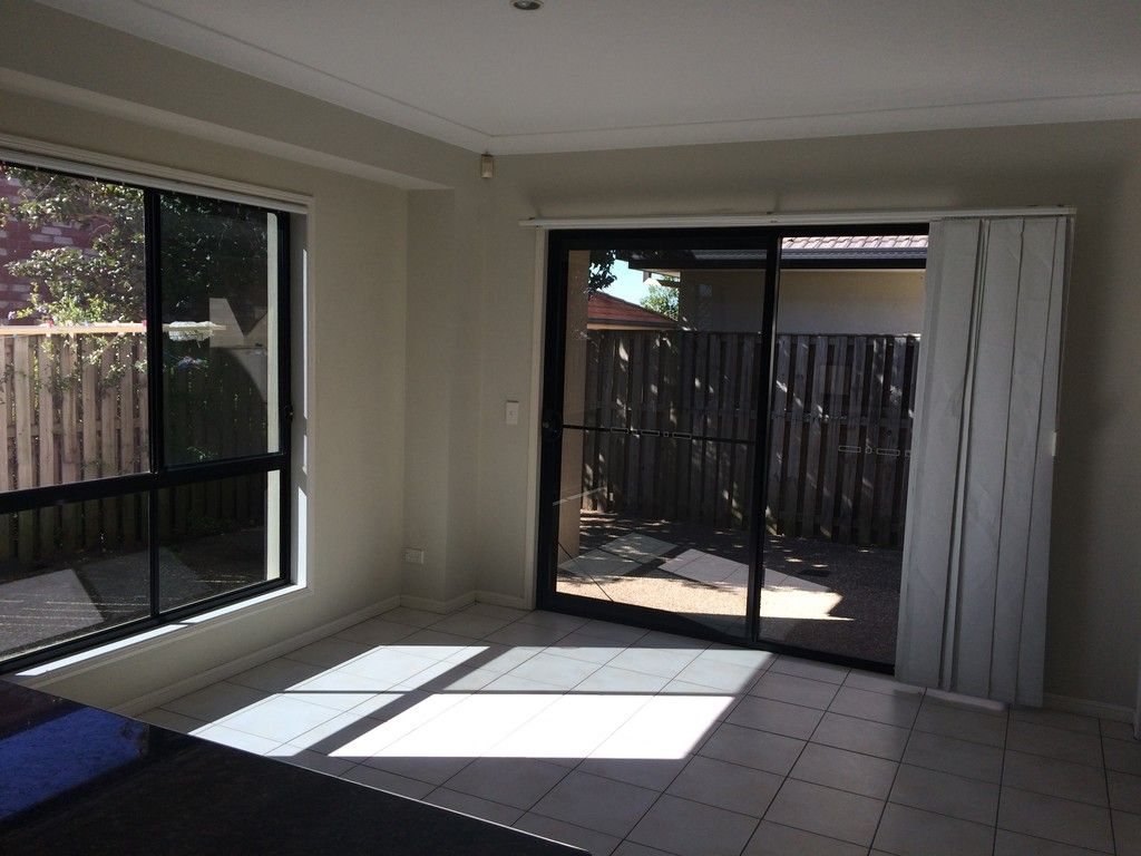 1/6 Crosby Avenue, Pacific Pines, QLD 4211