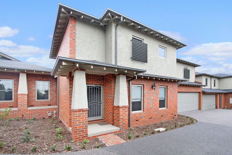2/10 Omama Road, Murrumbeena, VIC 3163