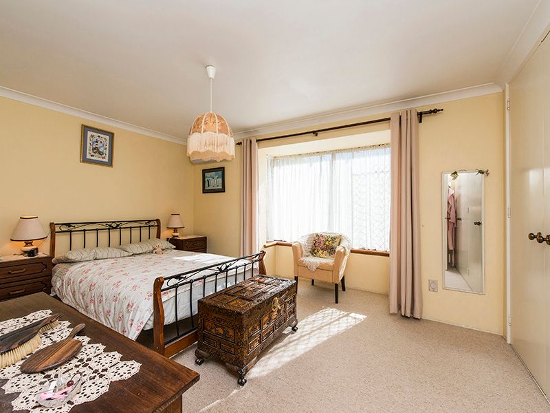 11 Murphy Way, Warnbro, WA 6169