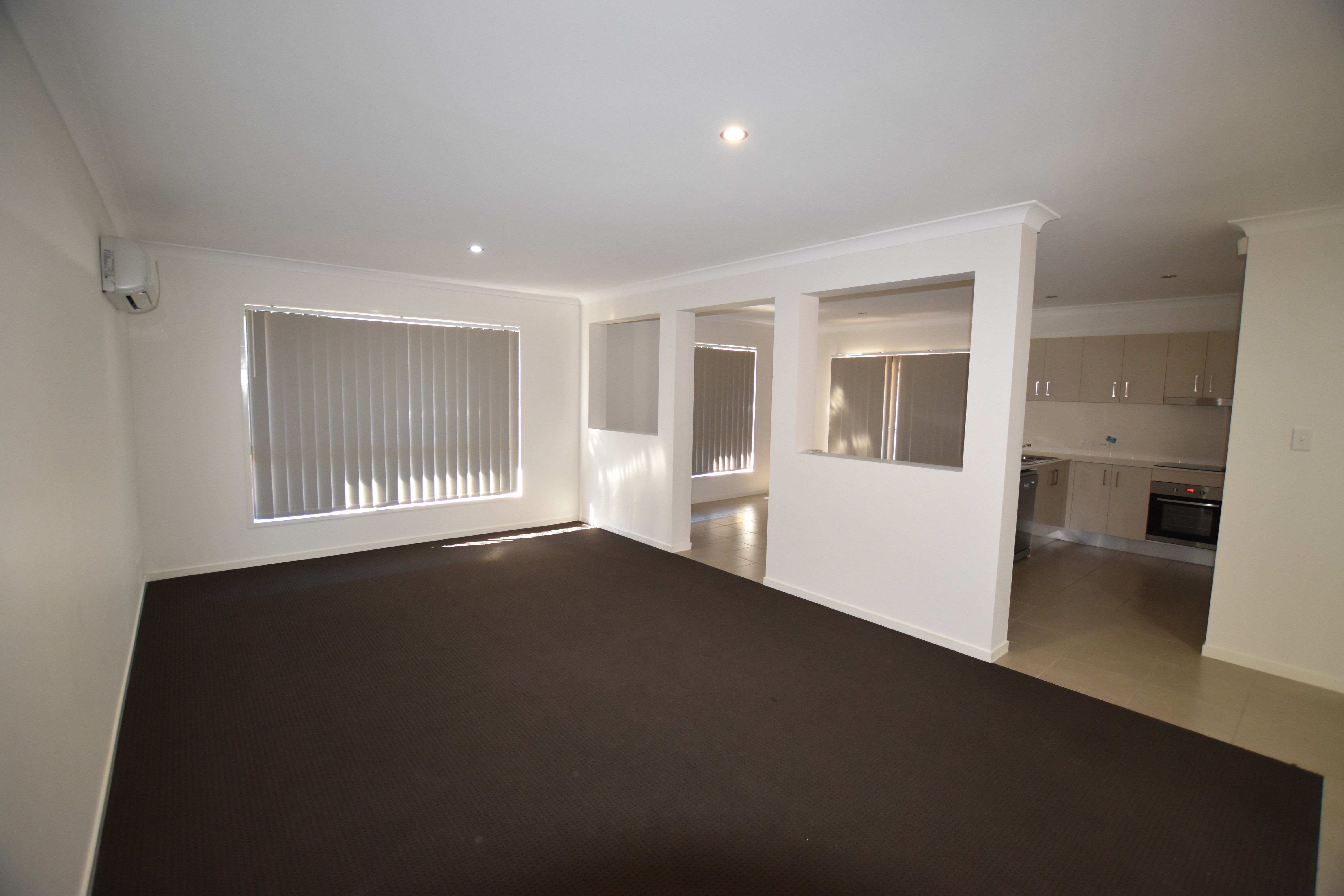 32 Petrel Street, Kirkwood, QLD 4680