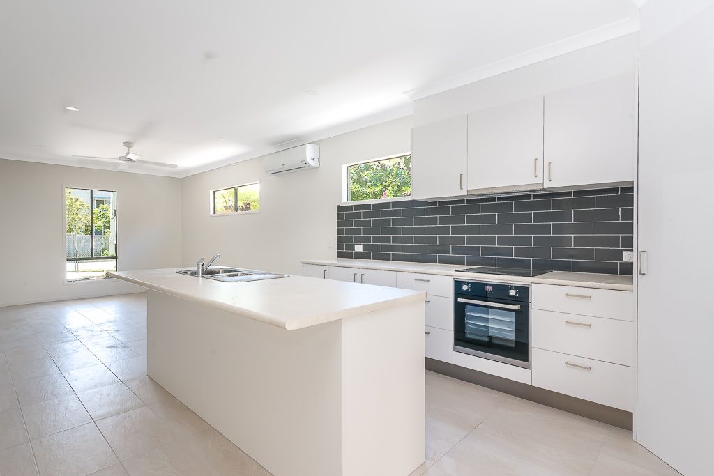 2/16 Enid Avenue, Southport, QLD 4215