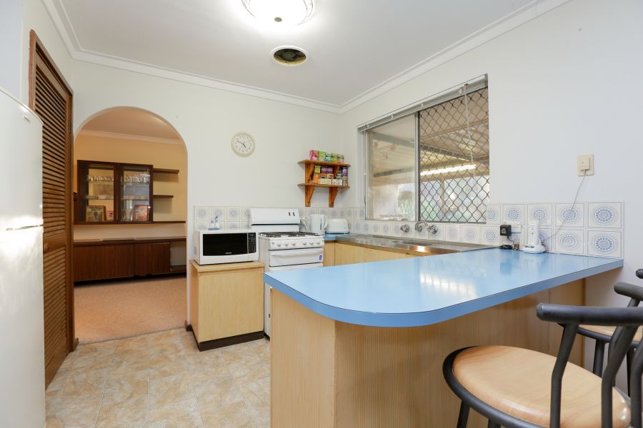 11 Linden Way, Forrestfield, WA 6058
