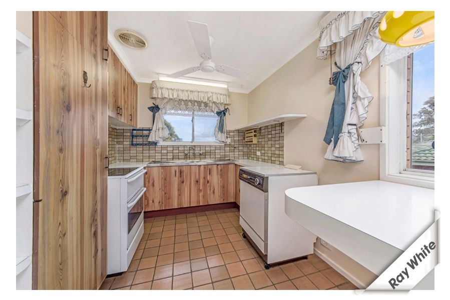 8 Birnie Place, Charnwood, ACT 2615