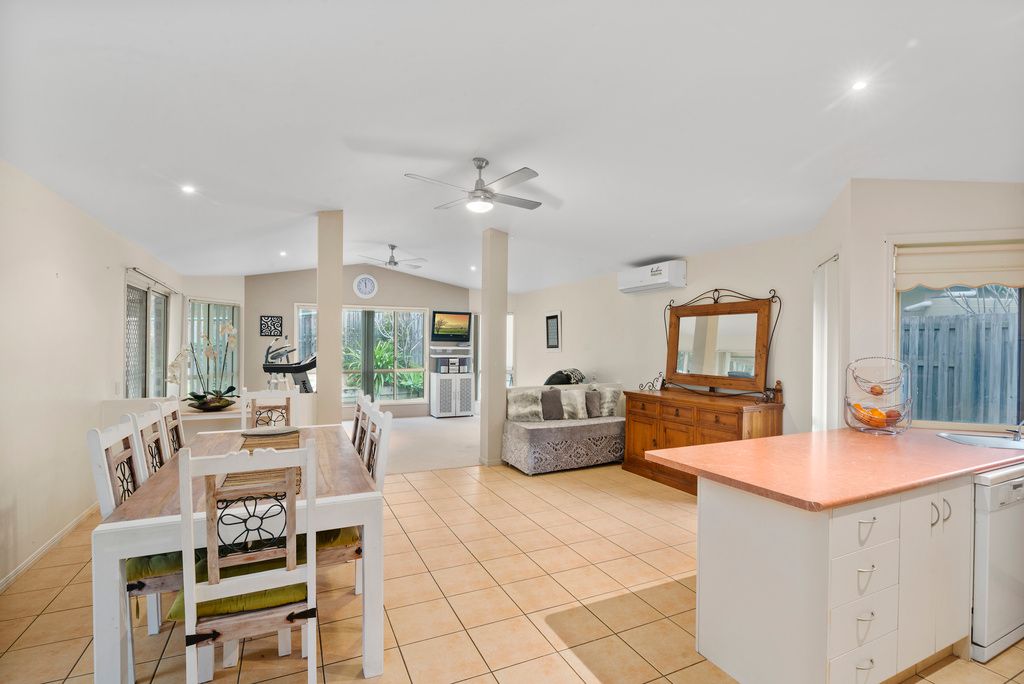 42 Hibertia Avenue, Elanora QLD 4221