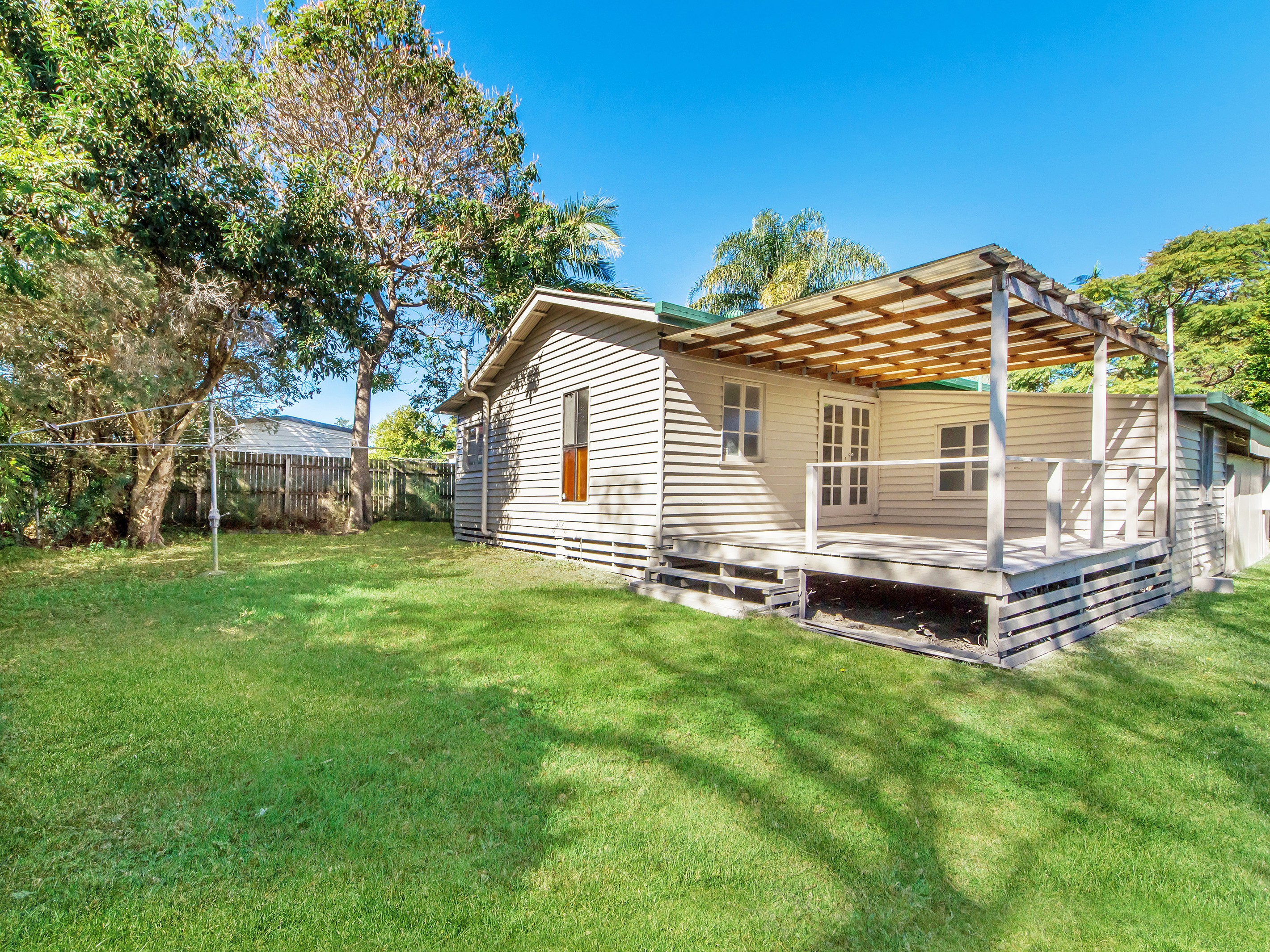 63 Kindra Avenue, Southport, QLD 4215