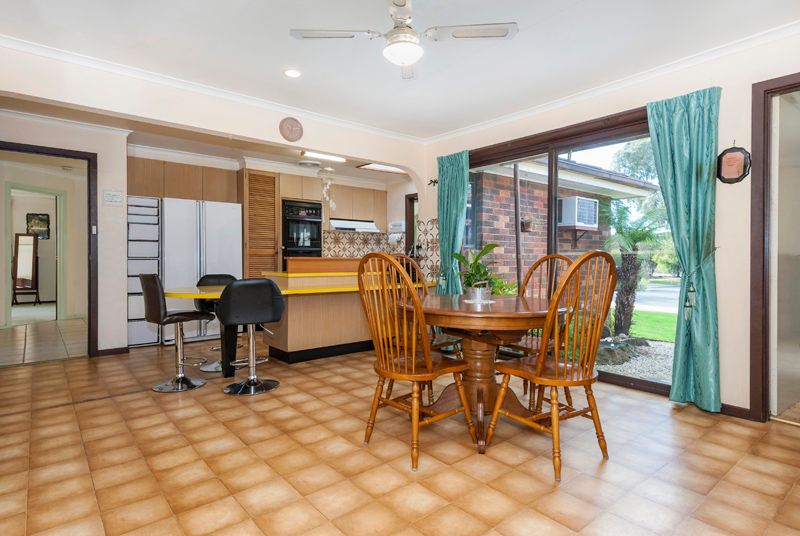 4 Dalray Close, Mill Park, VIC 3082