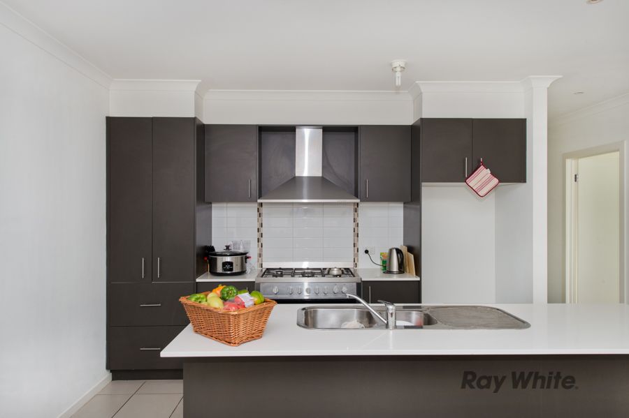 14 Birdswing Terrace, Melton South, VIC 3338
