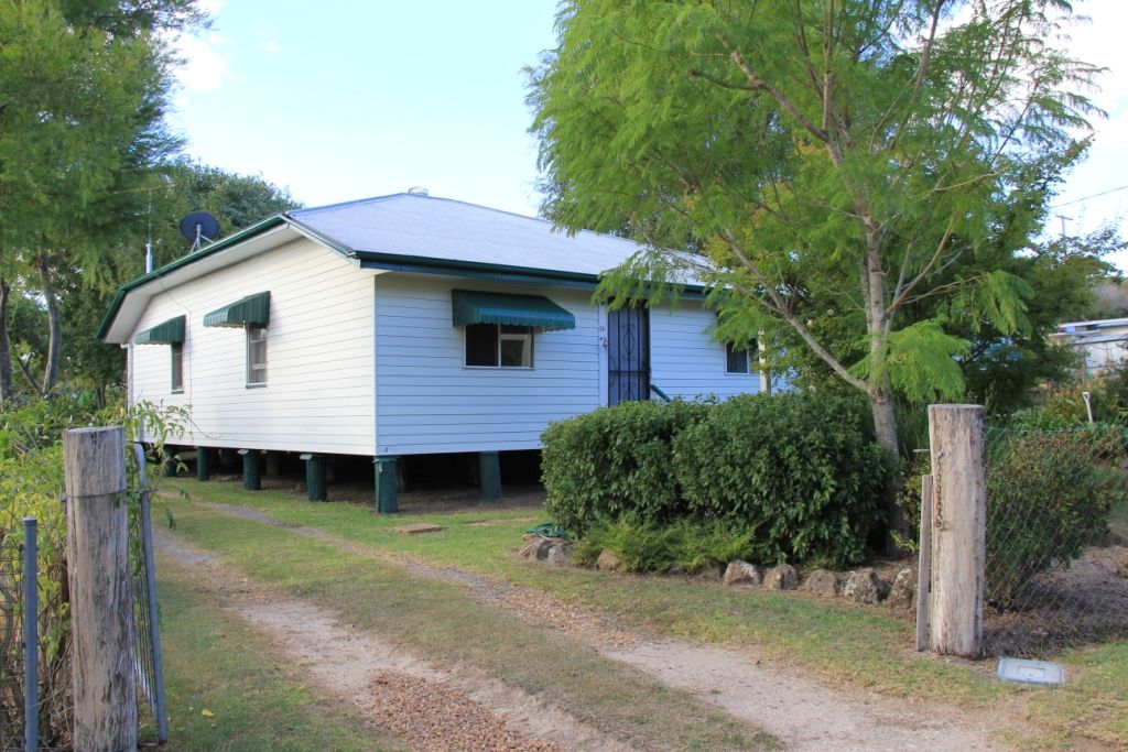 34 South Street, Crows Nest QLD 4355