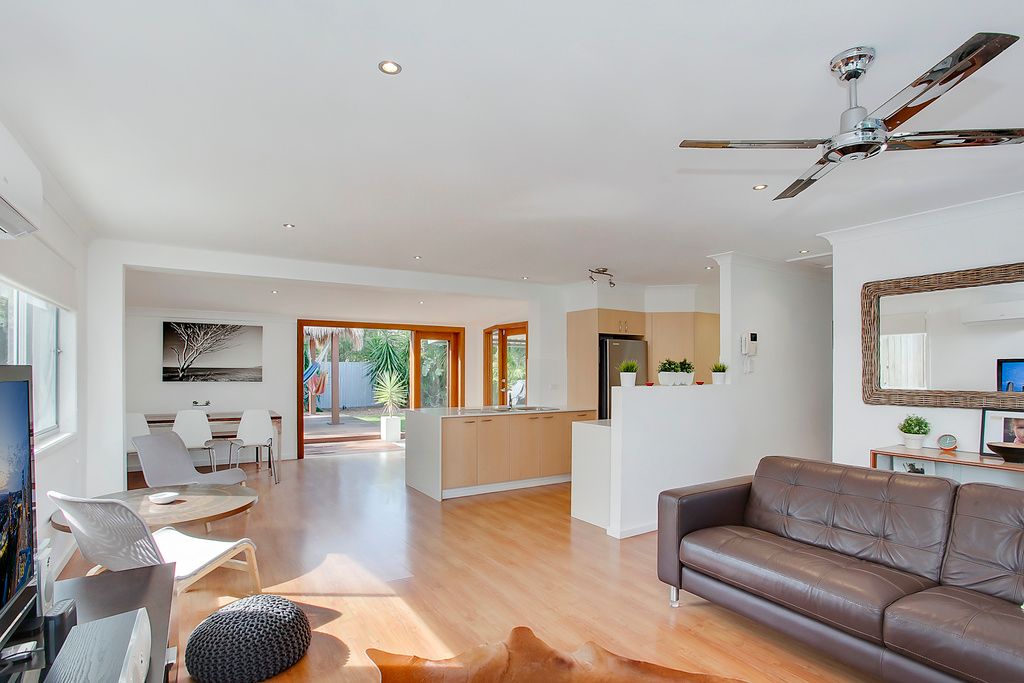 32 Allambi Avenue, Broadbeach Waters QLD 4218