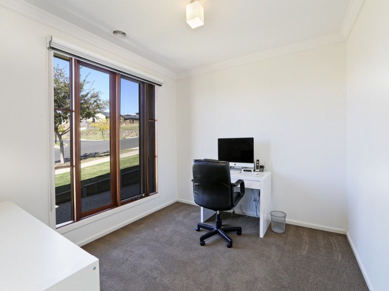 8 Avondale Avenue, Highton, VIC 3216