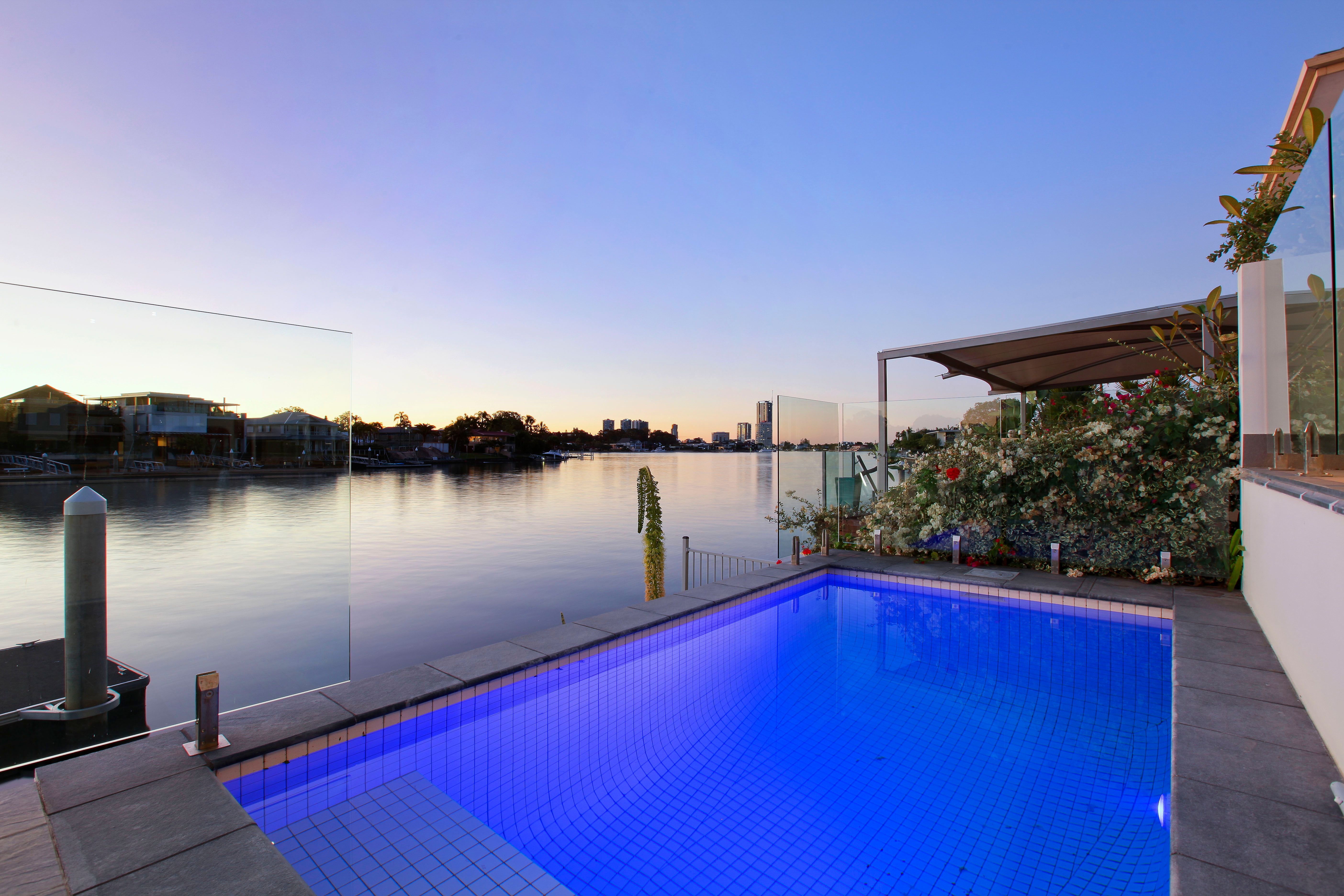 2/163 Stanhill Drive, Chevron Island, QLD 4217