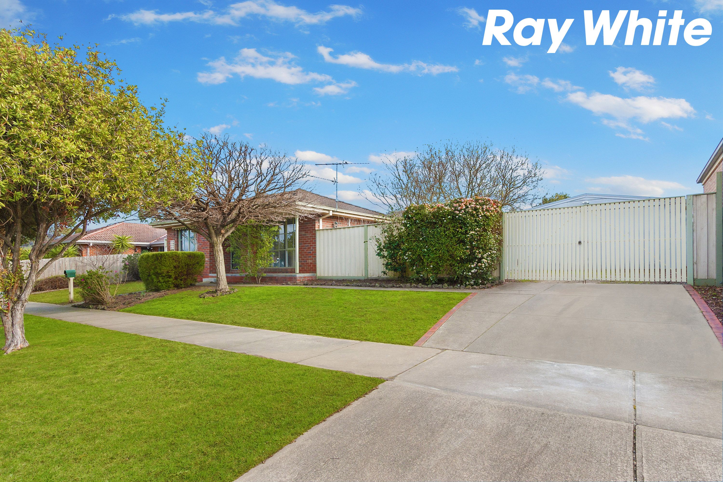 17 Dunbarton Drive, Pakenham, VIC 3810