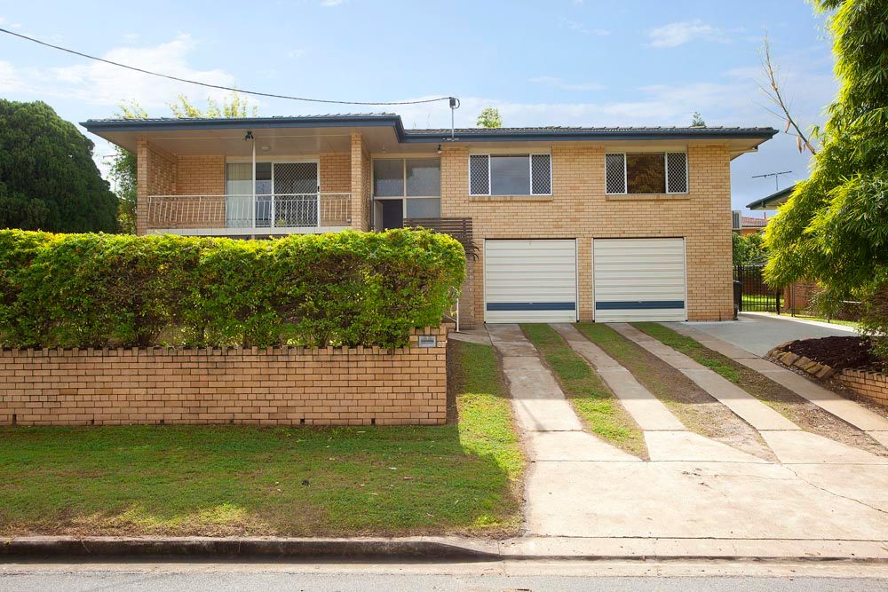 27 Menkira Street, Mansfield, QLD 4122
