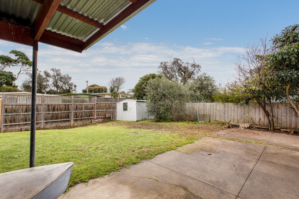 100 Seventh Avenue, Rosebud, VIC 3939