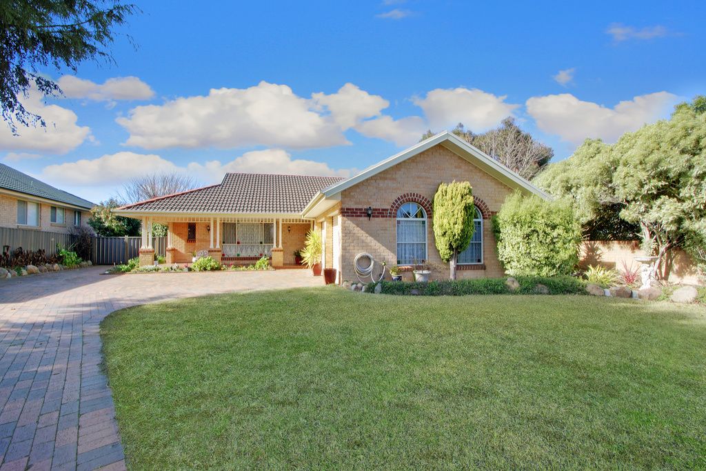 3 Oakwood Avenue