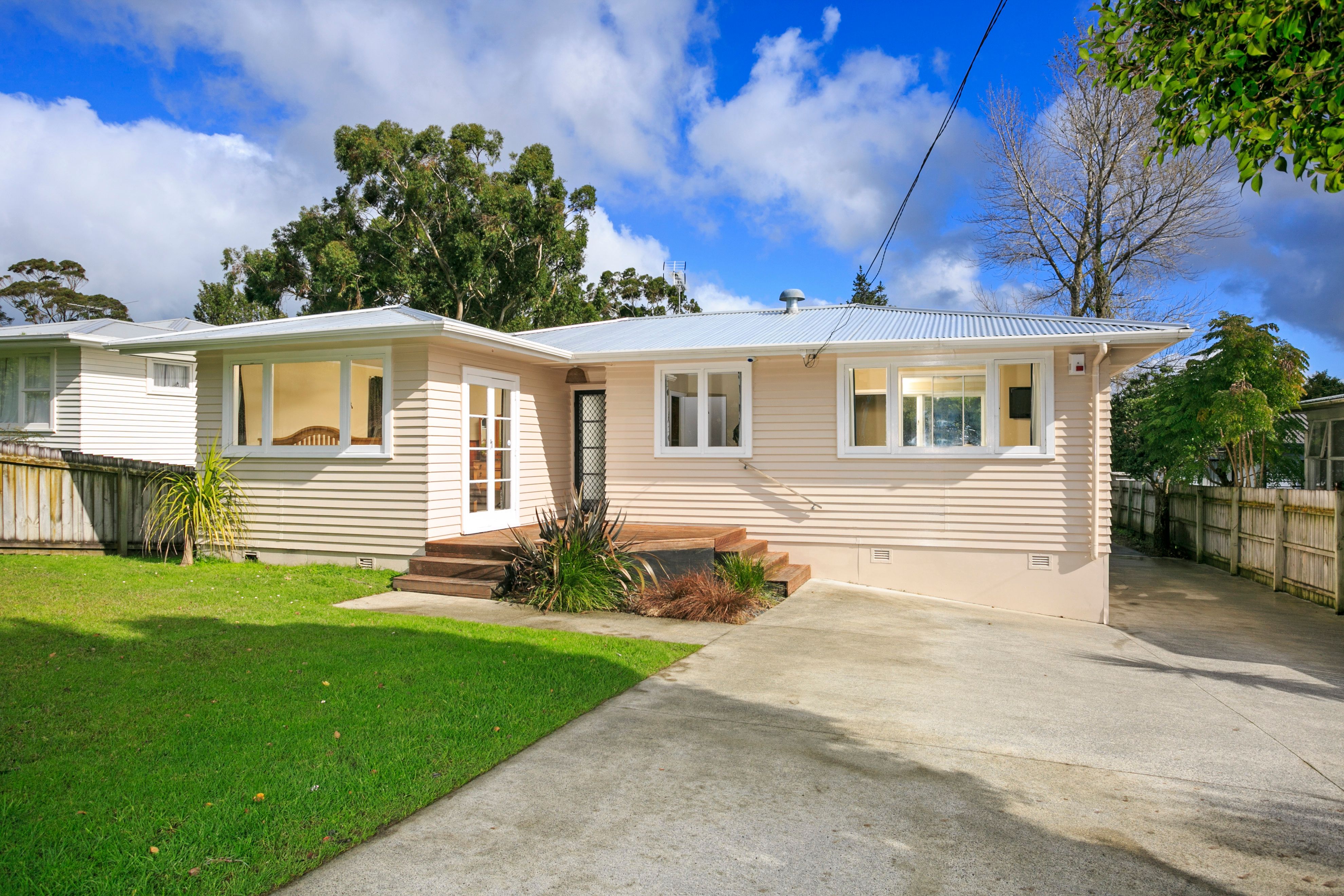 77 Bond Crescent, Forrest Hill, North Shore City