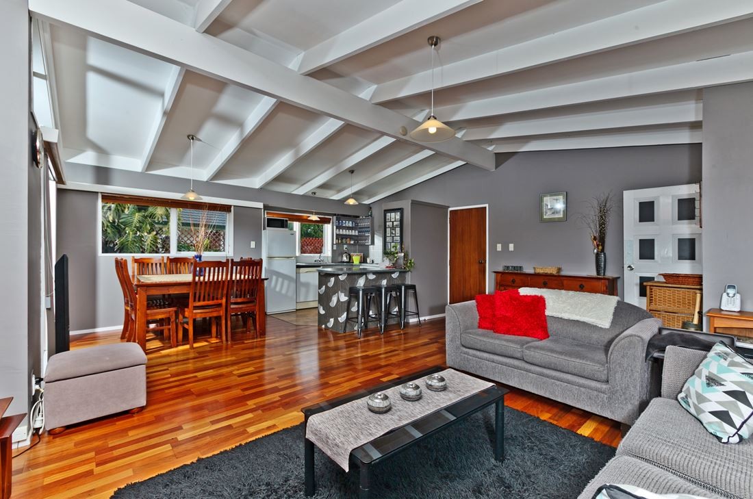 32 Akoranga Drive, Northcote, North Shore City