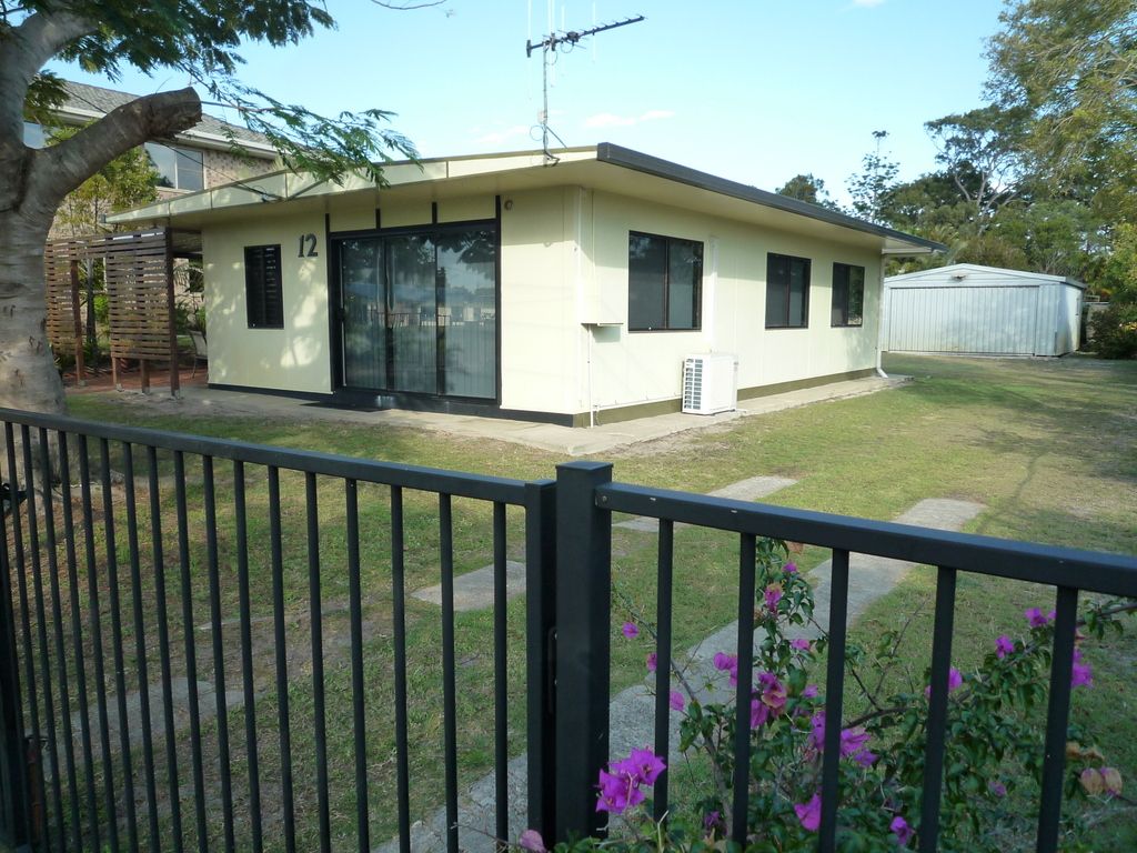12 Fifth Avenue, Woodgate QLD 4660