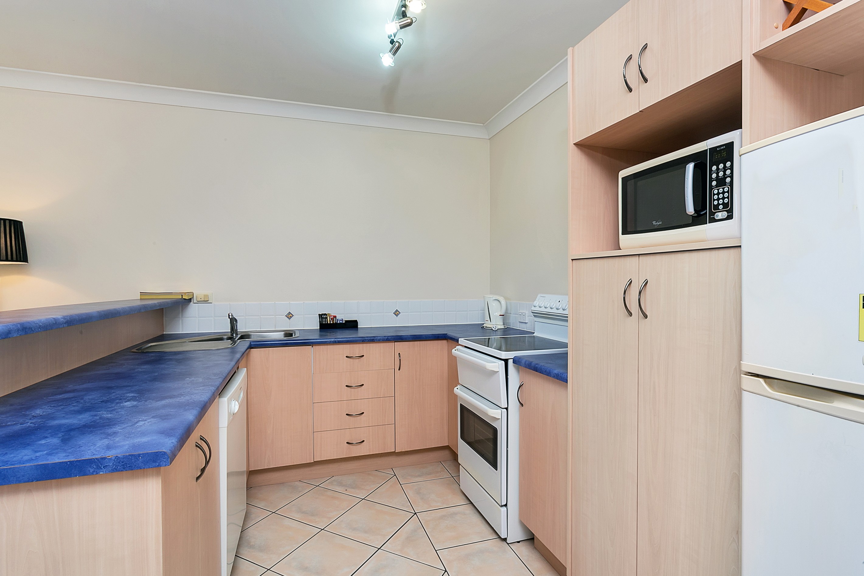 33/255 Lake Street, Cairns North, QLD 4870