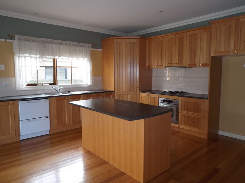 6 Gallop Close, Cranbourne East, VIC 3977
