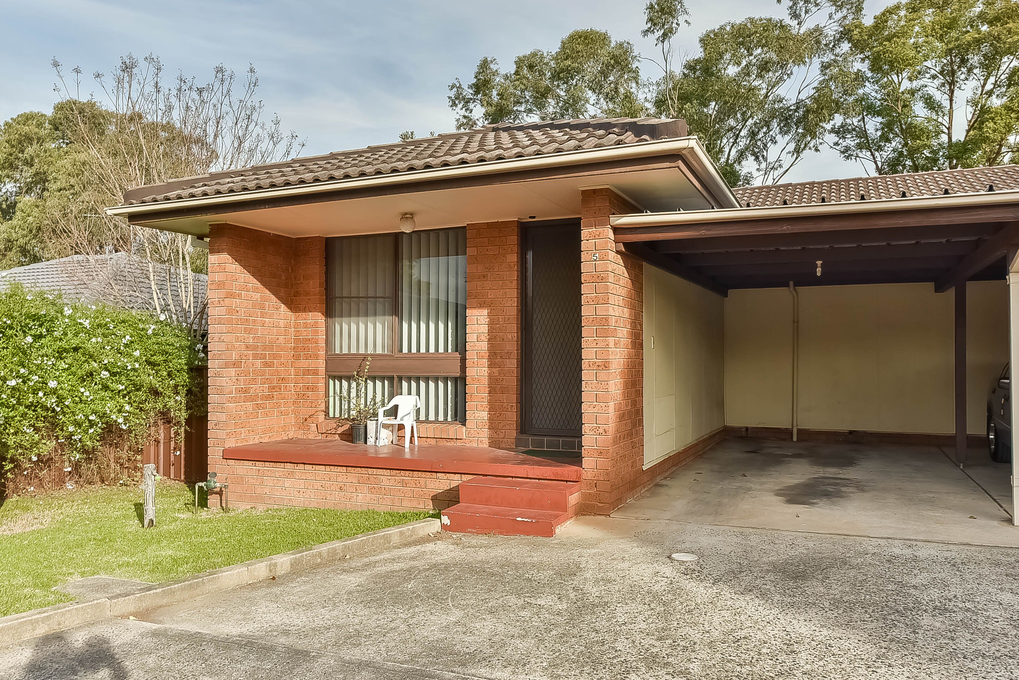 77 Parliament Road, Macquarie Fields NSW 2564