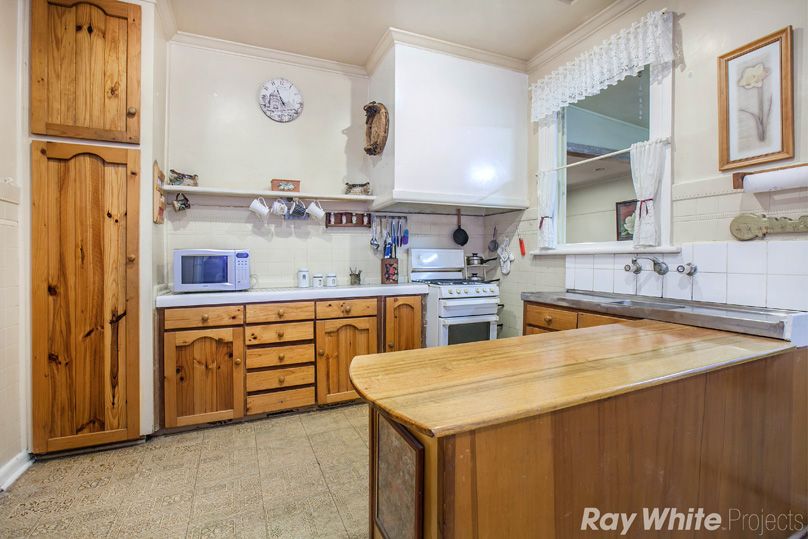 10 Zinnia Street, Reservoir, VIC 3073