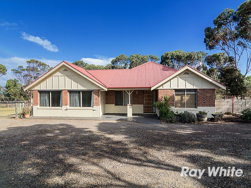 8 Weeroona Drive, Milang, SA 5256