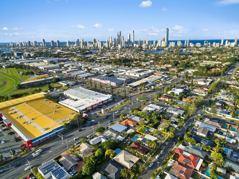 33 Coogeen Street, Sorrento, QLD 4217