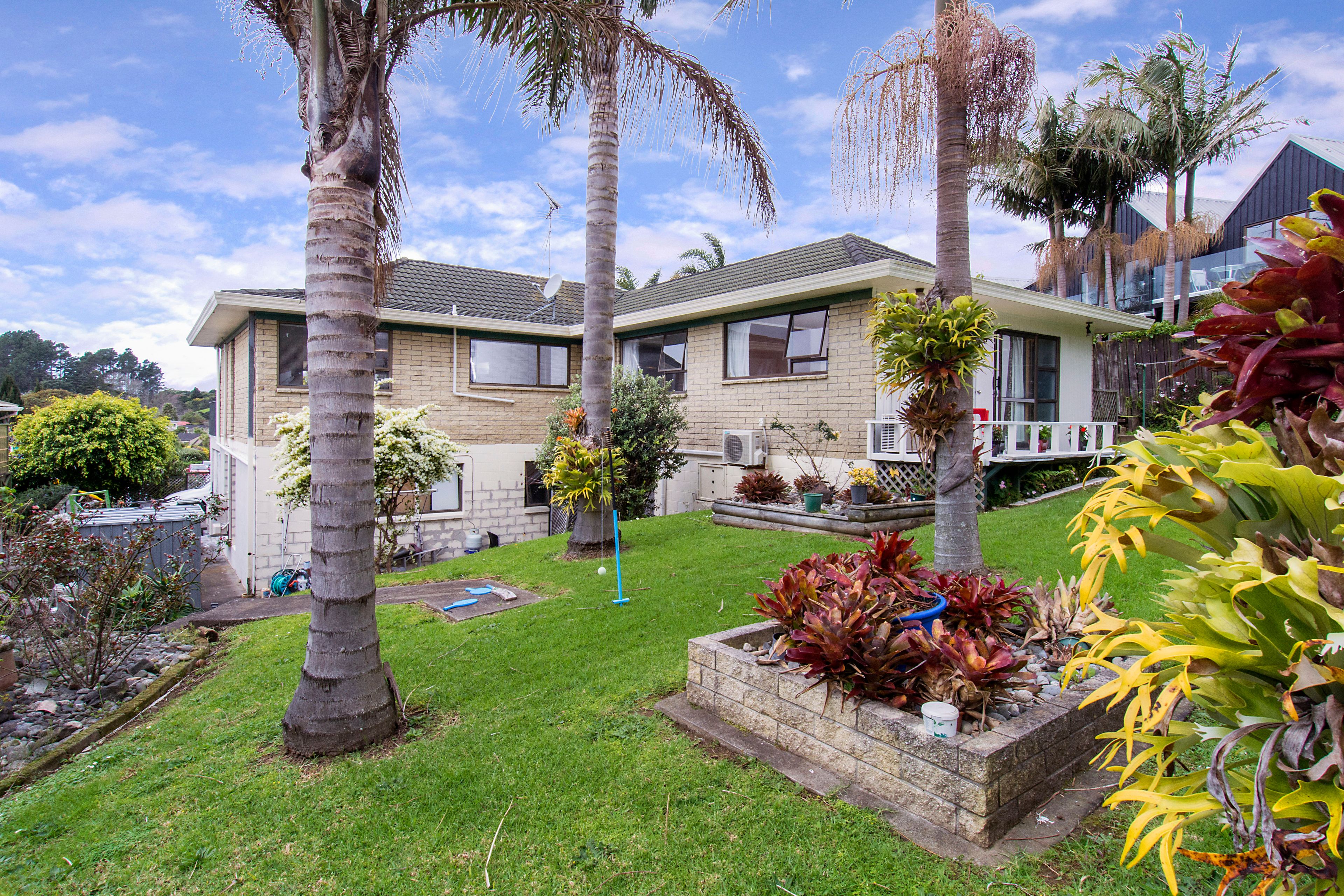 15 Pigeon Mountain Road, Half Moon Bay, Manukau City