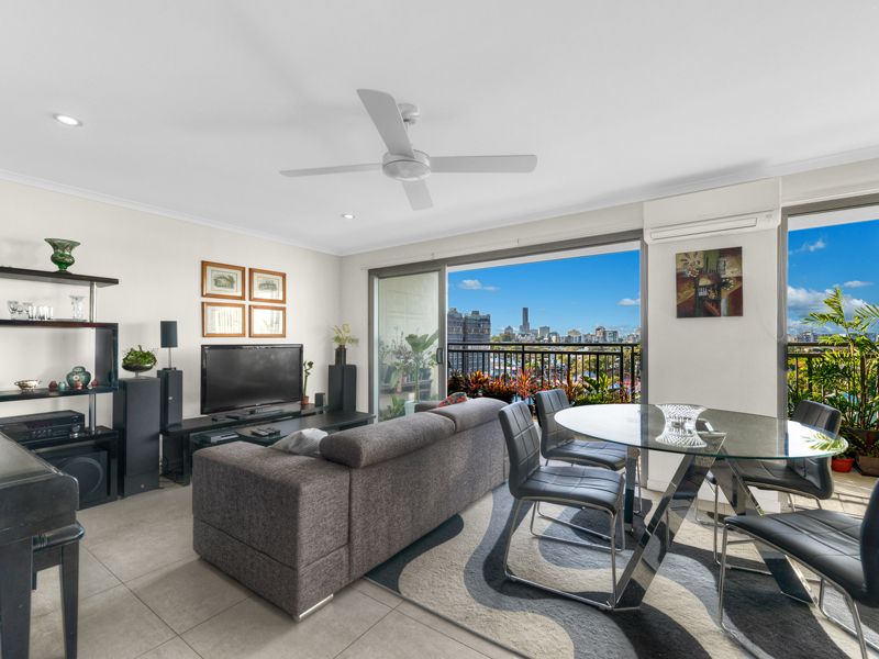67 Linton Street, Kangaroo Point QLD 4169
