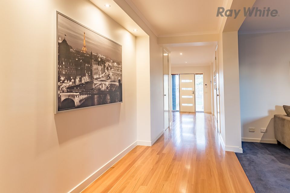 25 St Kilda Parade, Taylors Hill, VIC 3037