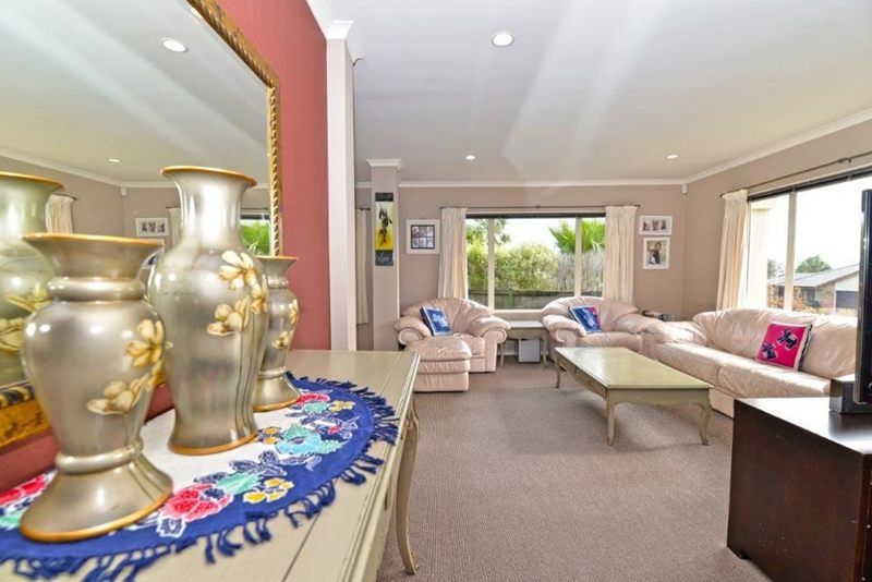 33 Rush Creek Drive, Westgate, Auckland